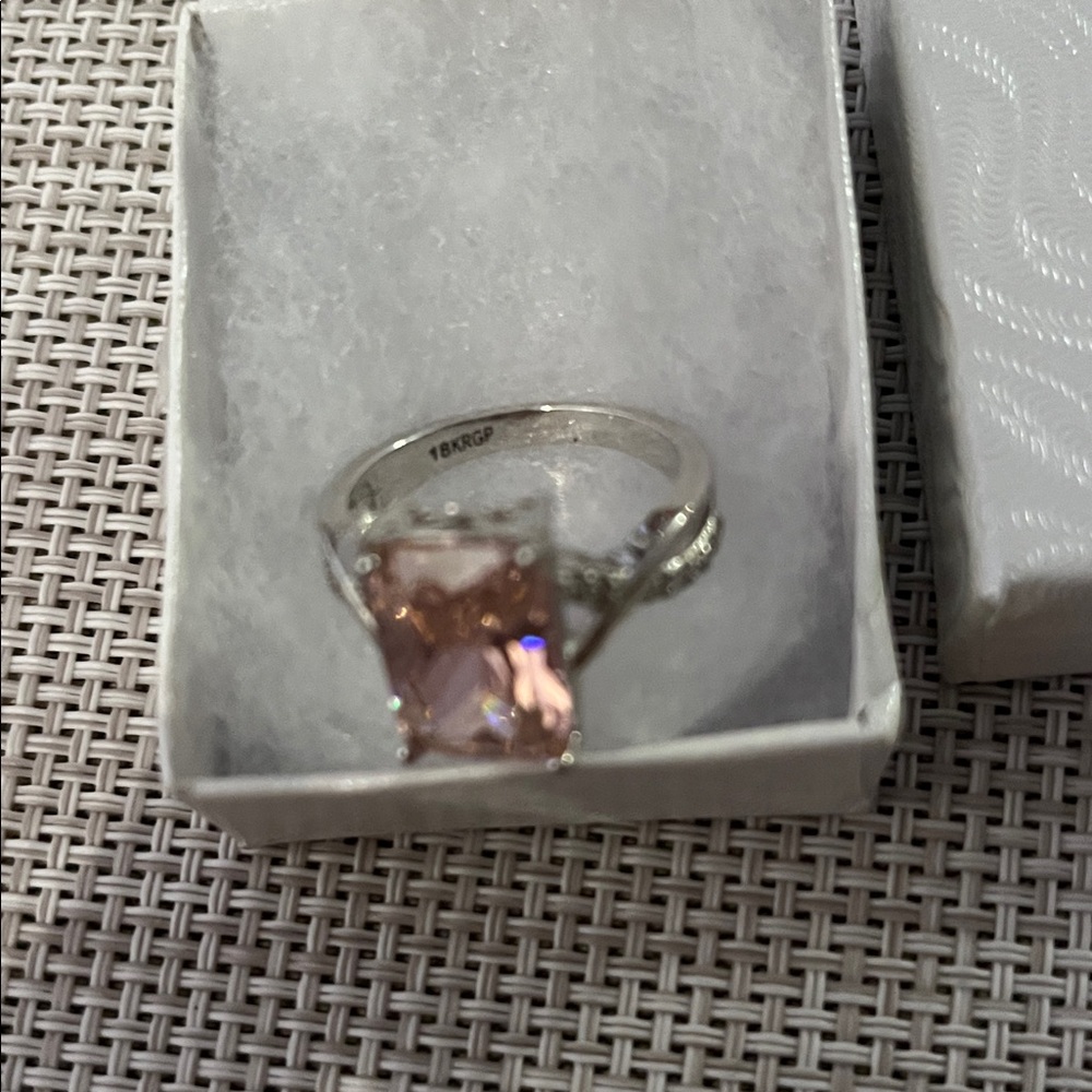 Elegant Silver and Pink Gemstone Ring